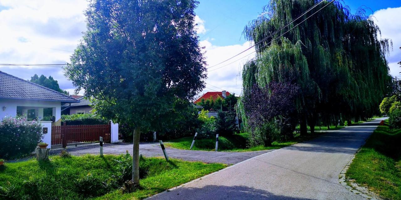 Arvalanyhaj Home Apartman Херцегхалом Екстериор снимка